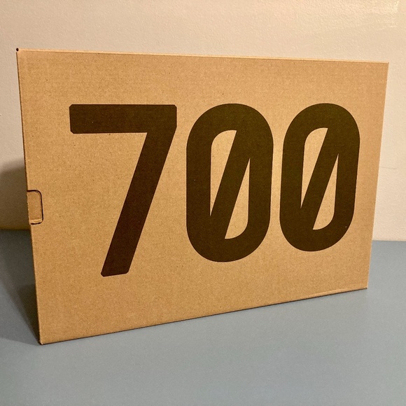 Yeezy 700 V3 Copper Fade - Size 13 - NEW
